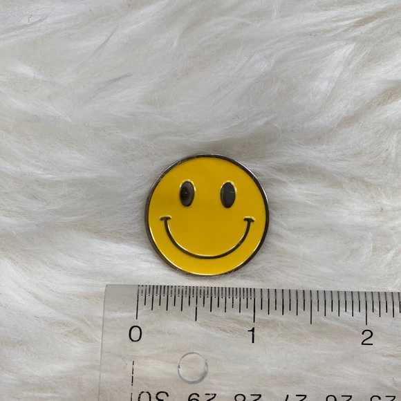 Smiley enamel pin - Picture 2 of 3